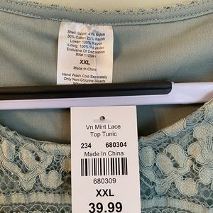 Boutique mint top NWT